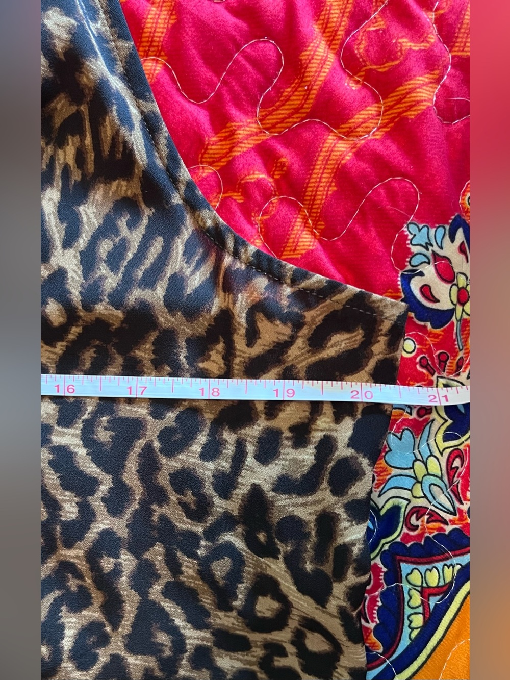 Vince Camuto Leopard Print Sleeveless V-Neck Top Corpcore Women’s Size Medium - Picture 9 of 10